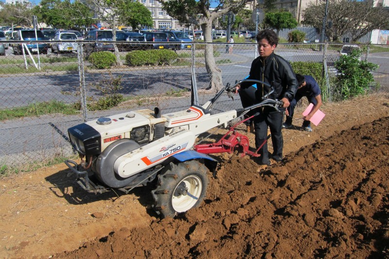 耕うん機の犁耕実験